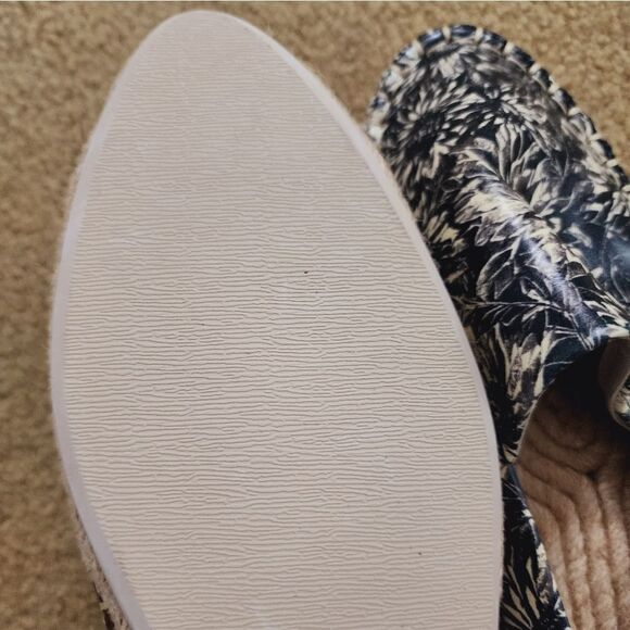 Kelsi Dagger  - Picture 9 of 9